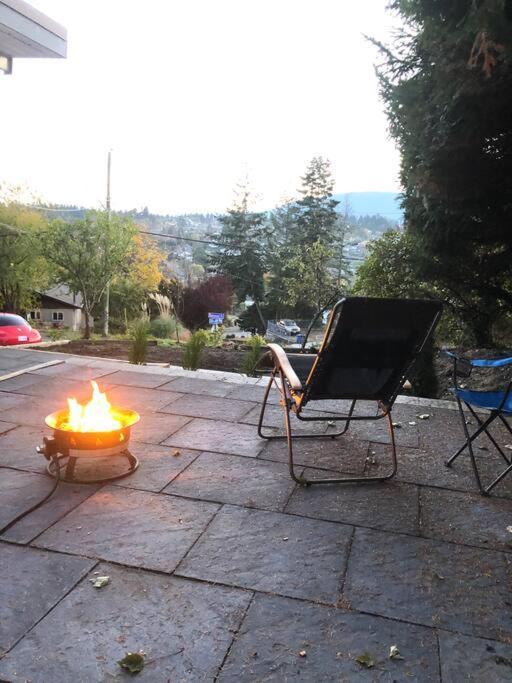 Bright Private Suite Near Departure Bay Beach Нанеймо Екстериор снимка