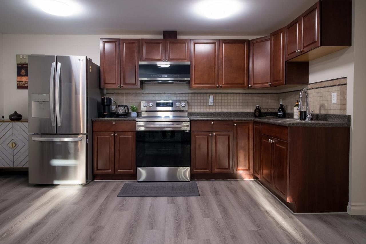 Bright Private Suite Near Departure Bay Beach Нанеймо Екстериор снимка