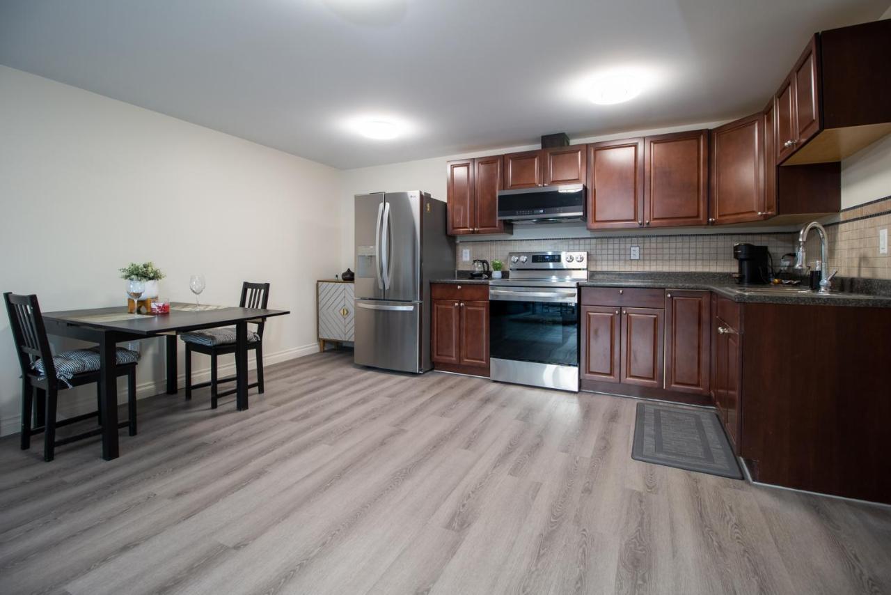 Bright Private Suite Near Departure Bay Beach Нанеймо Екстериор снимка