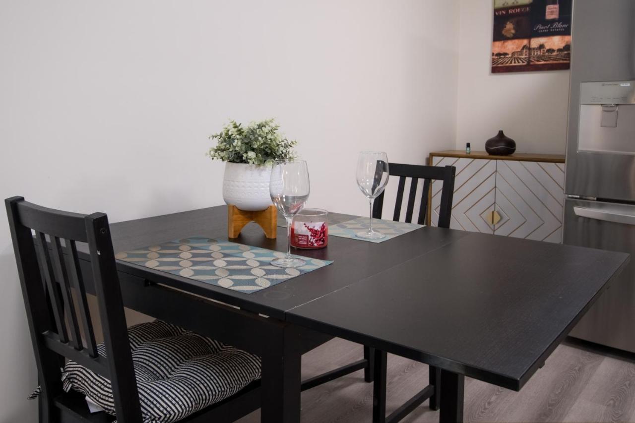 Bright Private Suite Near Departure Bay Beach Нанеймо Екстериор снимка