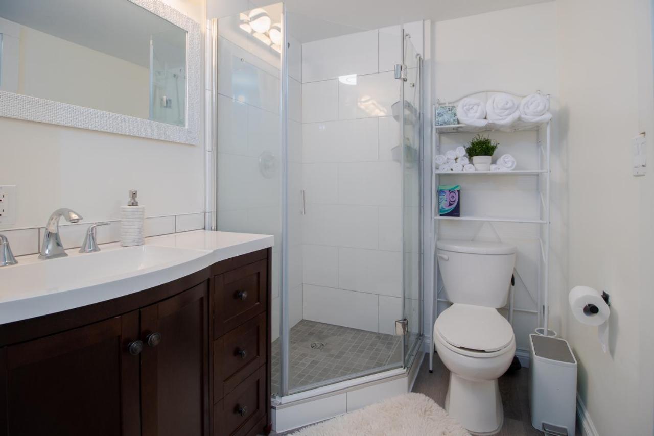 Bright Private Suite Near Departure Bay Beach Нанеймо Екстериор снимка