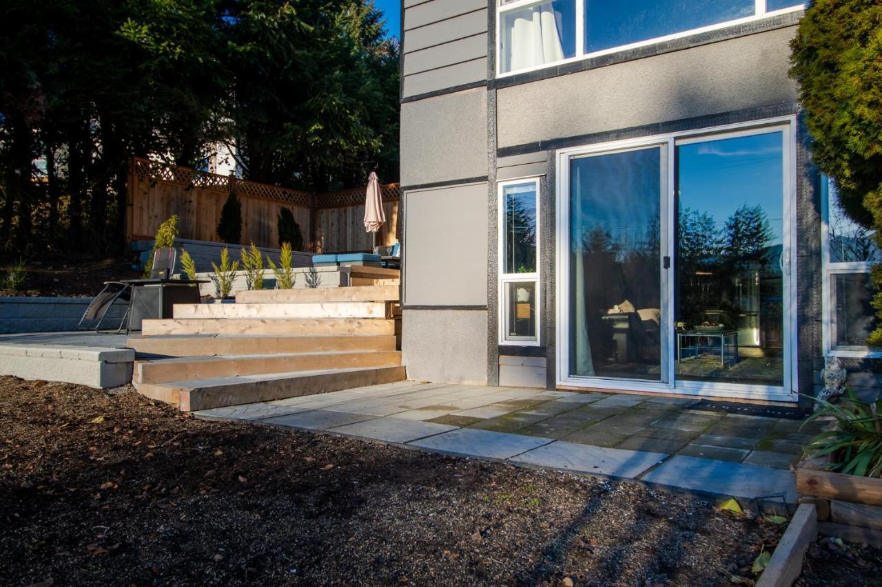 Bright Private Suite Near Departure Bay Beach Нанеймо Екстериор снимка
